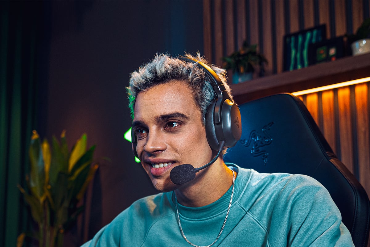 Razer Barracuda V2 Pro 配戴可拆卸麥克風