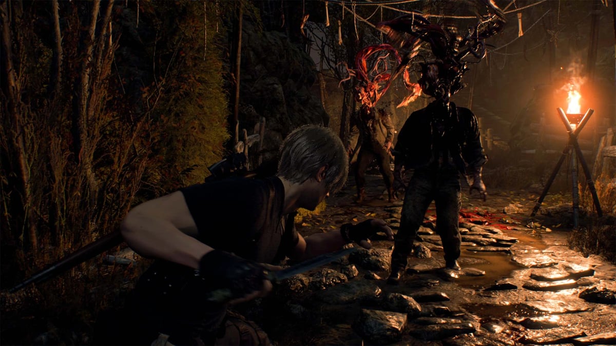Resident Evil 4 里昂持刀面對頭上有寄生體的村民